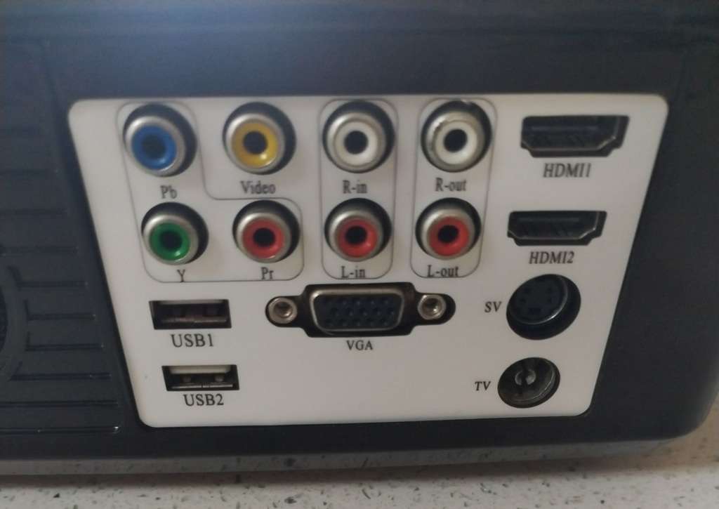 Crazy R1 Start! Movie Projector. 780 x 1280 Resolution XGA